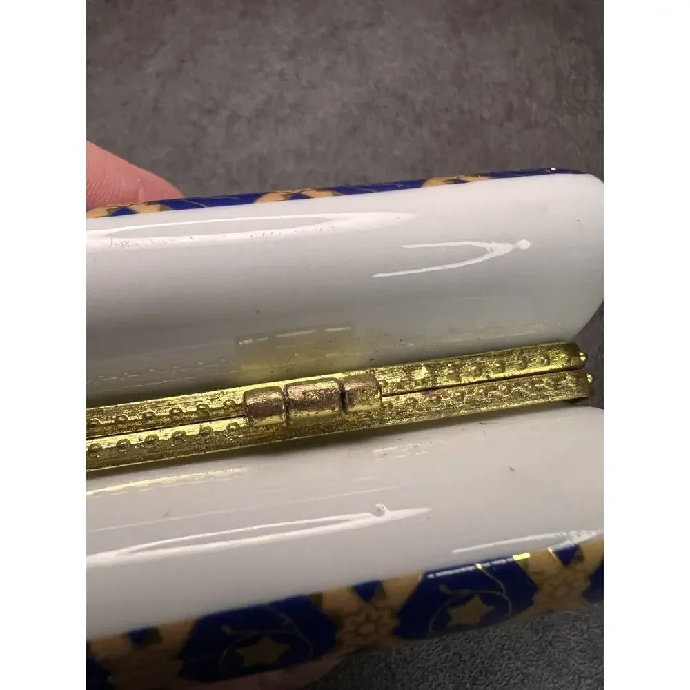 Vintage Decorative Porcelain Trinket Box Purse Design